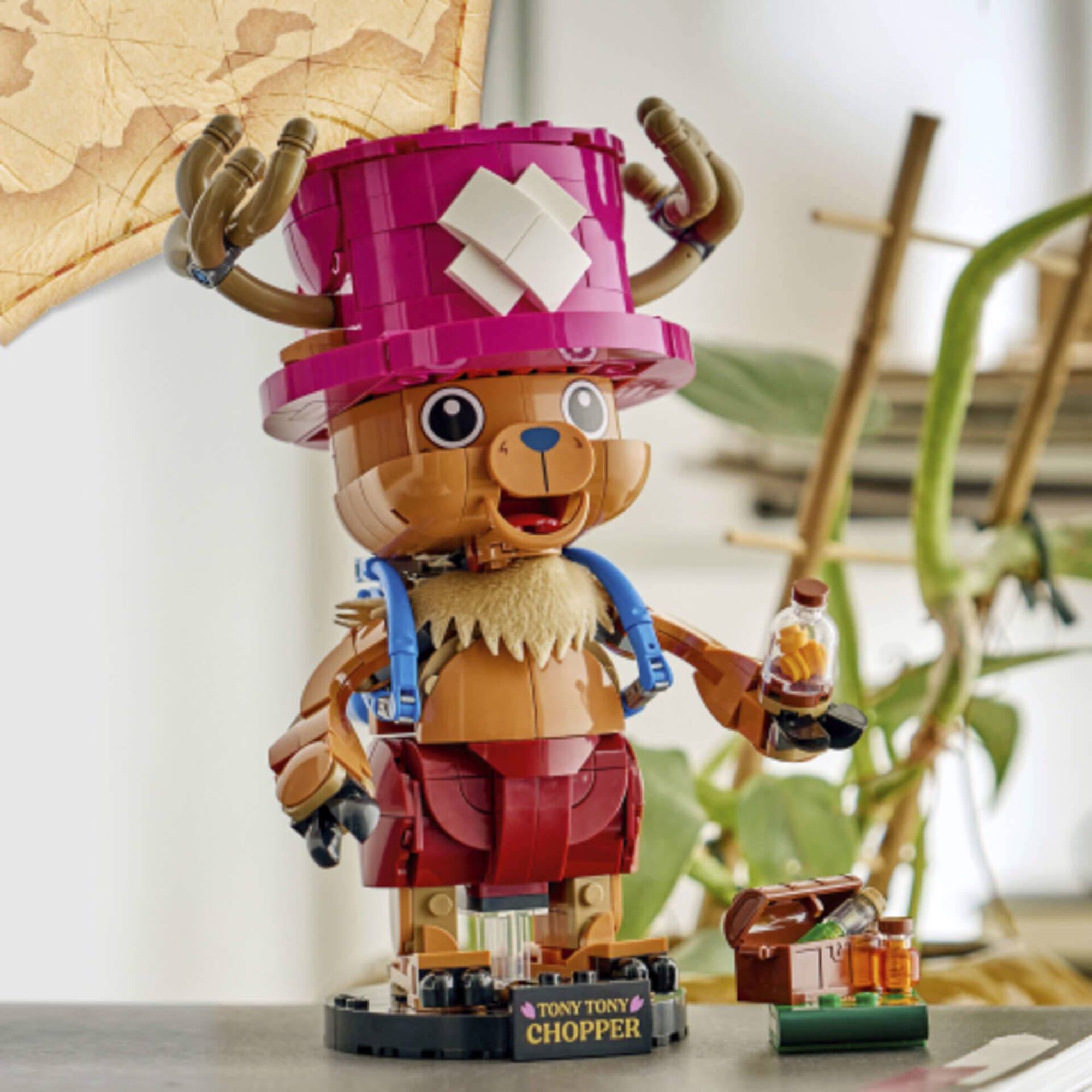 LEGO One Piece Tony Tony Chopper 75643: figura articulada aposta em exposição